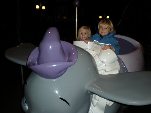DSCN0100.jpg-Michelangelo and Bella back on the elephants : They have a specail Dumbo set up for photo ops