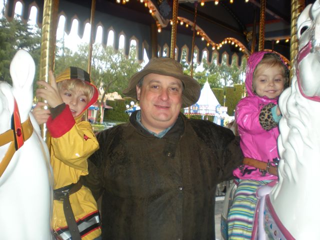 Back on the Merry-go-round : Isabella's favorite ride by far was the Merry-Go-Round; and incidentaly it is a good refuge in the rain.  We rode it about 7 times during our stay.