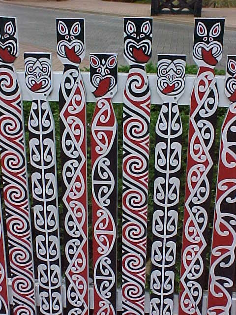 Close up of the fence.   Notice the tongues (New Zealand, North Island, The Travel Addicts)