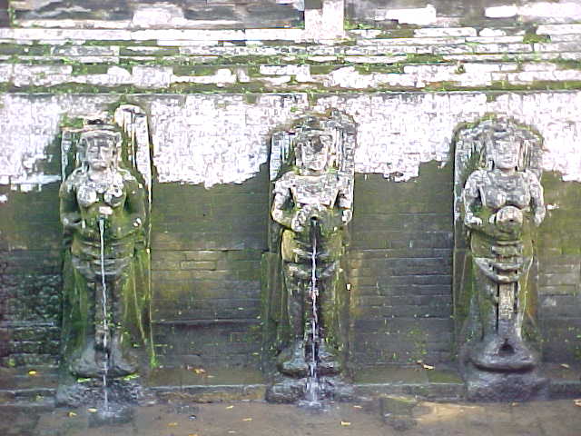 Pissing statuary