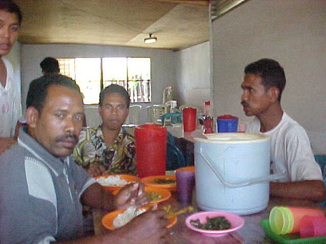 They had great fried chicken (Ayam Goreng) (Indonesia, The Travel Addicts, Flores, East Nusa Tengarra)