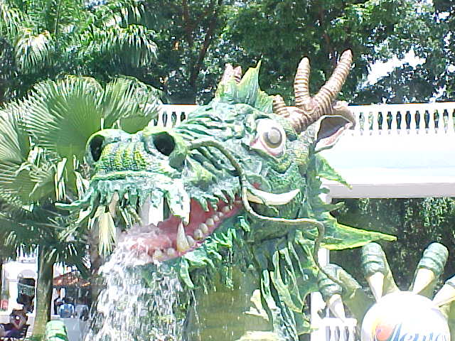 The drooling dragon (Singapore, The Travel Addicts)