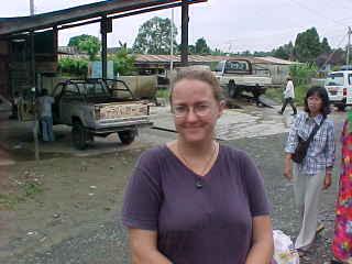 Waiting for the bus in Lahad Datu (still in Sabah) :  (The Travel Addicts, Malaysia, Sabah)