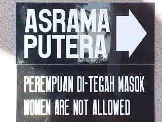 Strict muslim rules : Sign says: \ Asrama putera \ Perempuan di-tegah masok \ Women are not allowed (Brunei, The Travel Addicts)