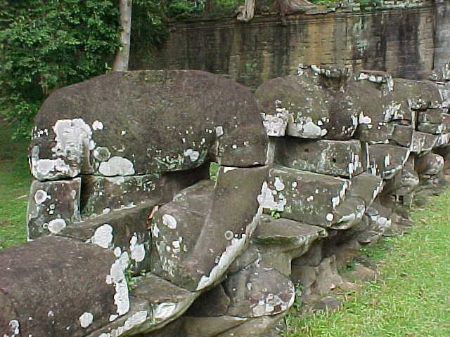 Victory gate warriors : They are churning the sea of milk from the Hindu creation mythology (Cambodia, The Travel Addicts)