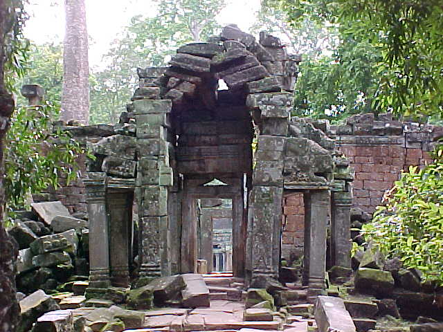 Entrance to Ta Phrom (Cambodia, The Travel Addicts)