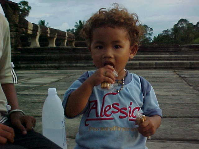 Alessio Child : No!  This is not my kid!  It's simply a Khmer child wearing an Alessio T-Shirt (Cambodia, The Travel Addicts)