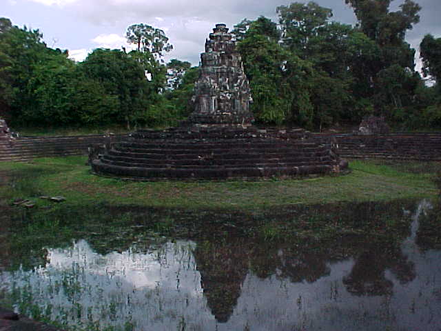 Pool of soothsayers (Cambodia, The Travel Addicts)