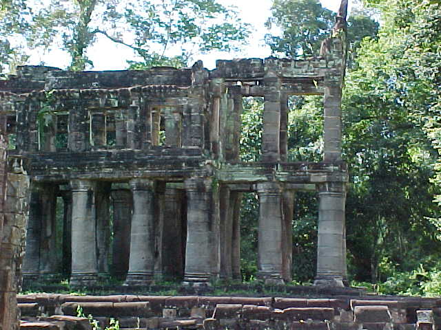 Hall of the sword : From the side (Cambodia, The Travel Addicts)