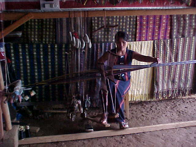 Weaving :  (Vietnam, The Travel Addicts)