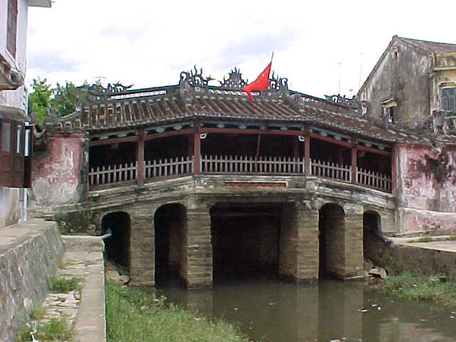 The Japanese bridge :  (Vietnam, The Travel Addicts)