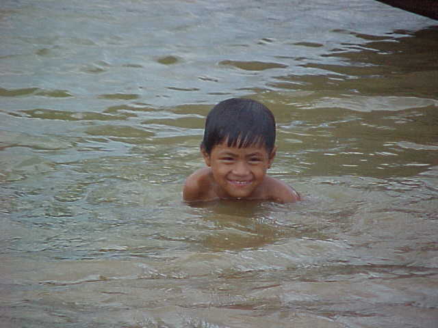 Riverine children (Vietnam, The Travel Addicts)