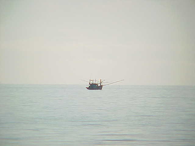 Fishing boat :  (Thailand, The Travel Addicts)