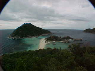 "Big Mountain" : "Big Mountain" is what we called the tertiary island of Ko Nang Yuan.  It contains a resturant and a few bungalows; none of which were in use during our stay. (The Travel Addicts, Thailand)