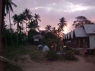 Sunset on the night of the full moon : Note the tents as all rooms are full! (The Travel Addicts, Thailand)