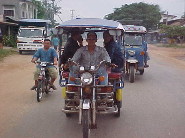 Samolar : Laotian Tuk-Tuk (Auto Rickshaw) (Laos, The Travel Addicts)