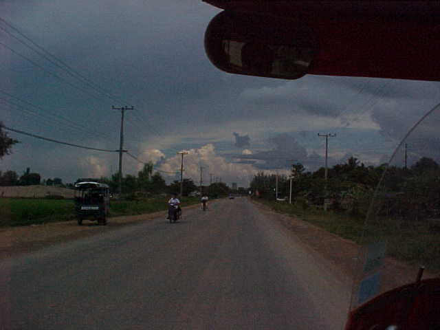 It's gonna rain! (Laos, The Travel Addicts)