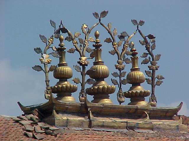 Temple rooftop (Nepal, The Travel Addicts)