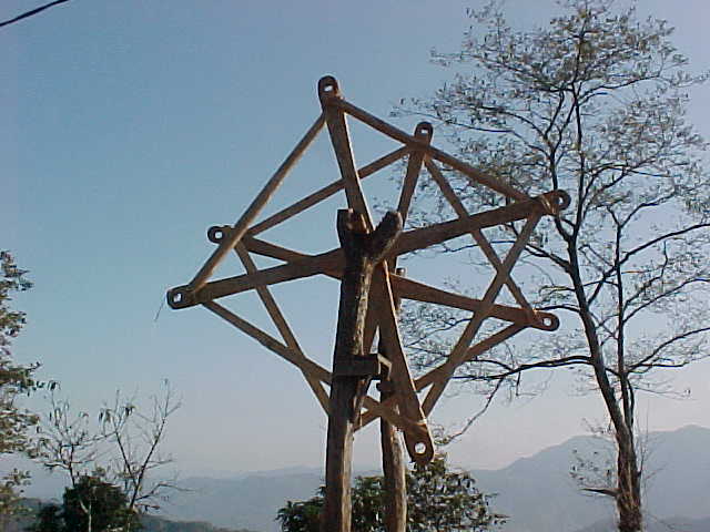 Primitive ferris wheel under construction (Nepal, The Travel Addicts)