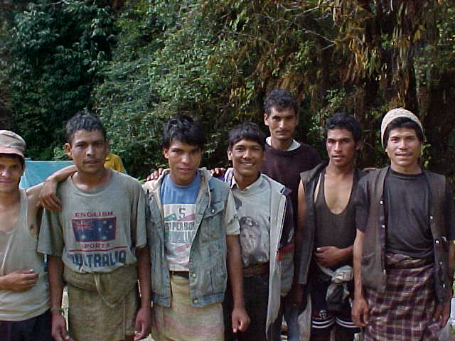 The striking porters (Nepal, The Travel Addicts)