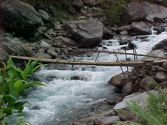 Dangerous bridge (Nepal, The Travel Addicts)