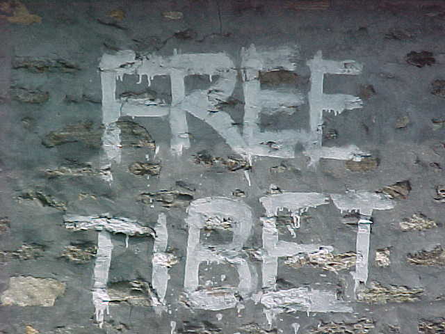 Grafitti : Reads: Free Tibet (Nepal, The Travel Addicts)