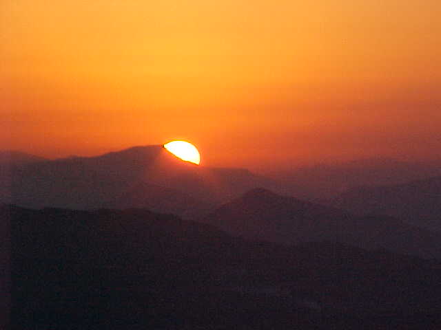 Sunrise (Nepal, The Travel Addicts)