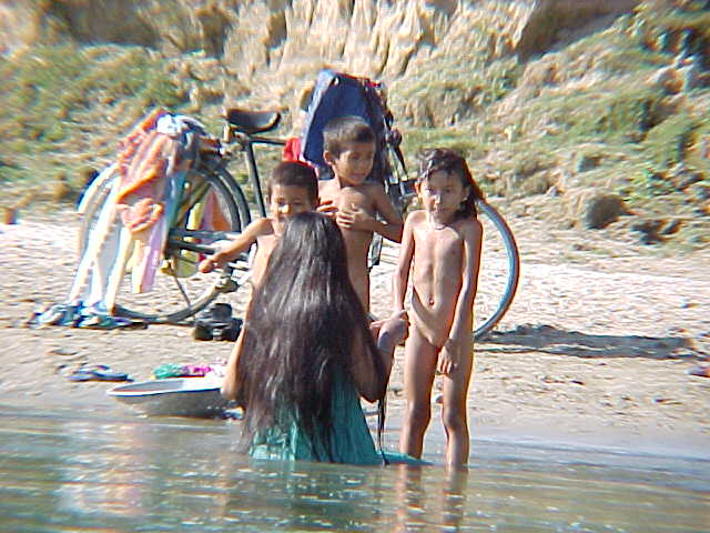 Bathing hole (Nepal, The Travel Addicts)