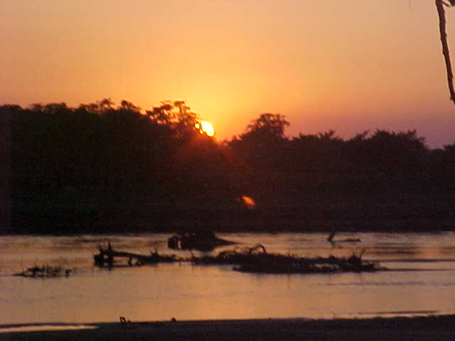 Terai sunset (Nepal, The Travel Addicts)