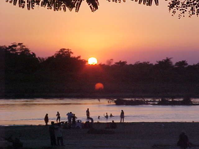 Terai sunset (Nepal, The Travel Addicts)