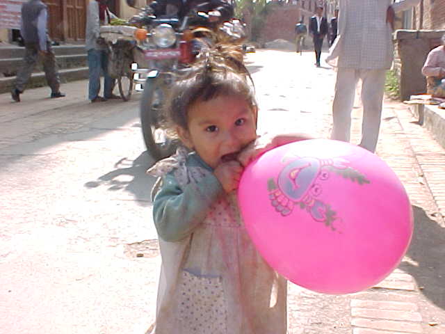 Baloon recipient (Nepal, The Travel Addicts)