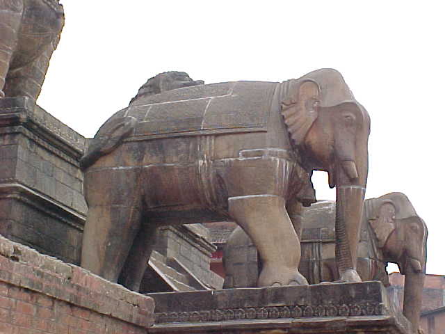 Elephant on Nyatopala temple (Nepal, The Travel Addicts)