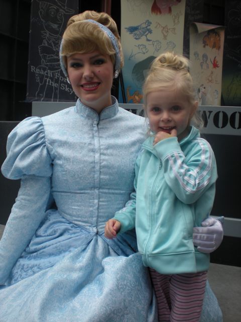 Cinderella with Bella : Now, which princess is prettier?